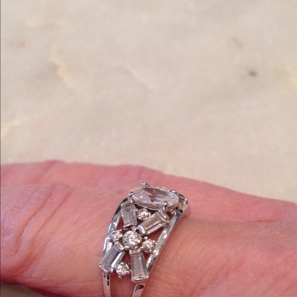 Avon Sterling silver and crystal ring size 6 - Picture 3 of 5
